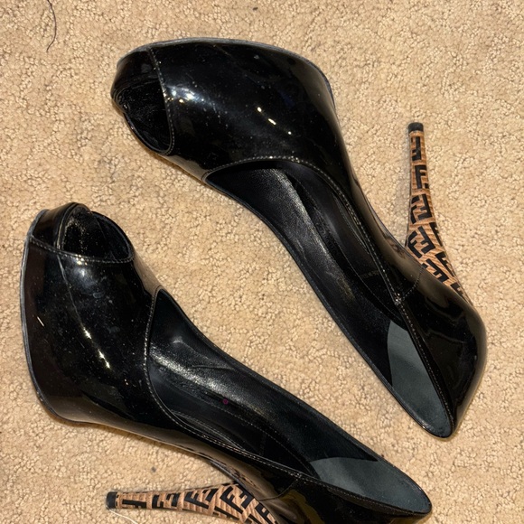 Authentic Fendi Black Patent Leather Spuntata Vernice Peep Toe Platform Pumps - Picture 3 of 8